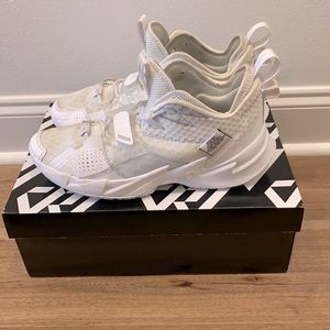 Men’s basketball shoes